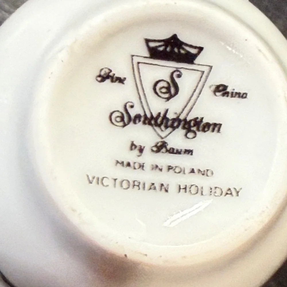 Victorian Holiday by Southington by Baum Brothers 17 Piece Saucer Teacup Teapot